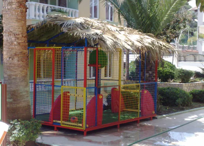 Club Sunset Apartments